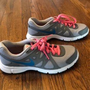 Nike Revolution 2 Sneakers